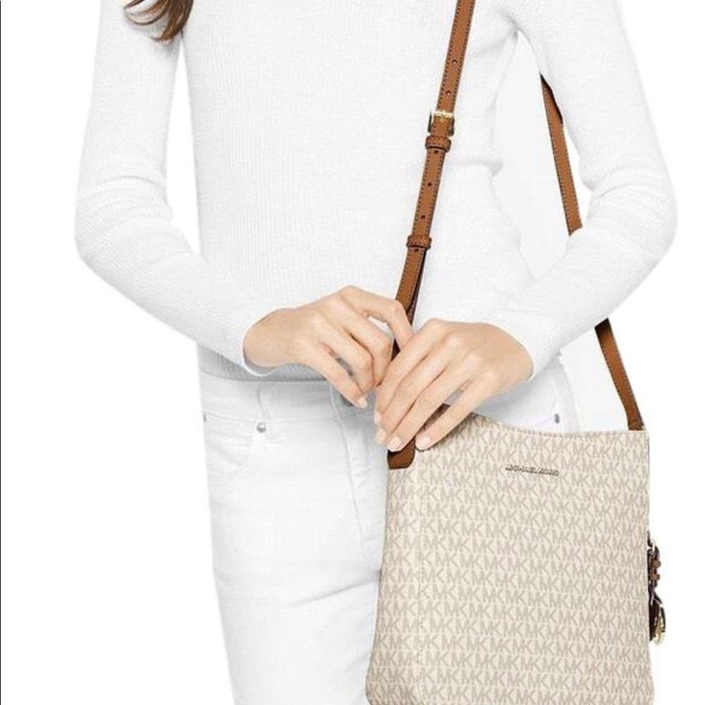 😍 Michael Kors LG MESSENGER Crossbody sangria - Picture 7 of 7
